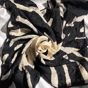VINTAGE BLACK+CREAM SCARF